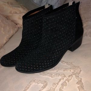 Lucky Brand, Black heeled booties